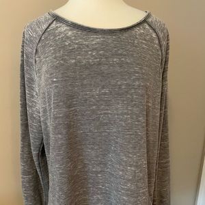 Silverwear long sleeve, lightweight dolman sleeve top in excellent condition.